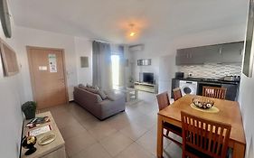 83/3-Lovely 1 Bedroom Penthouse